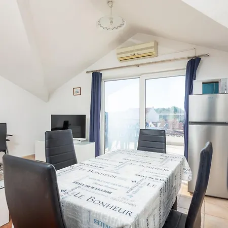 Apartment With Wifi - 9702